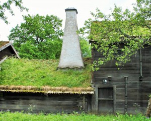 Timmerhus-torvtak-Tidigare, skapades ventilationen huvudsakligen genom skorstenen.