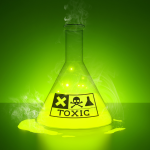 Tusentals kemikalier i plast- bildKemikalieflaska med varningstext för giftigt innehåll