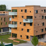 Det kemikaliefria massivträhuset i limfria träblock, Hamburg.